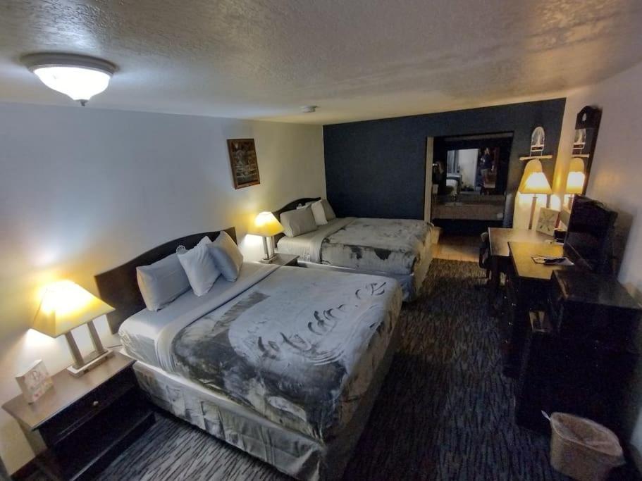 Hotel 2 Queen Beds Hotel Room 126 Wi-Fi Booking Stillwater Exteriör bild