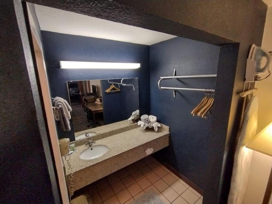 Hotel 2 Queen Beds Hotel Room 126 Wi-Fi Booking Stillwater Exteriör bild